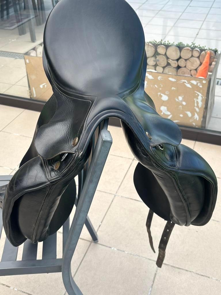 Selle dressage prestige 17,5, Animaux & Accessoires, Enlèvement, Comme neuf, Dressage