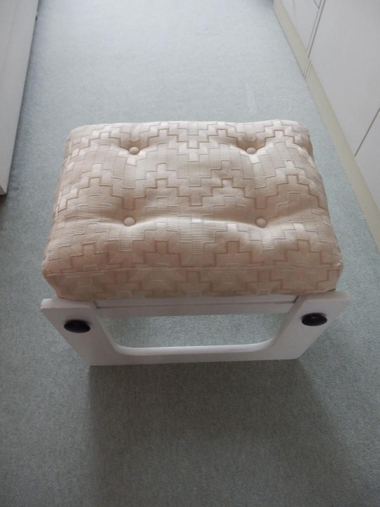 praktische, houten zitkruk met 2 trapjes, Ophalen, In hoogte verstelbaar, Zo goed als nieuw, Hout