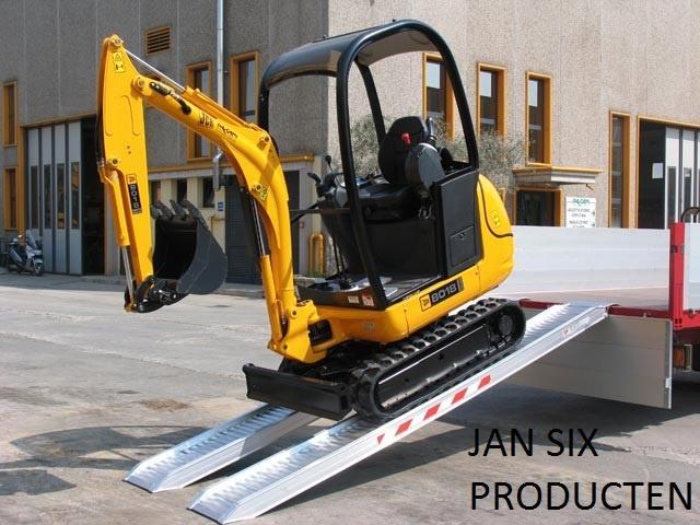 Alu. oprijplaten 3000 x 360 cap 6000 kg / paar bij wielbasis, Articles professionnels, Machines & Construction | Grues & Excavatrices