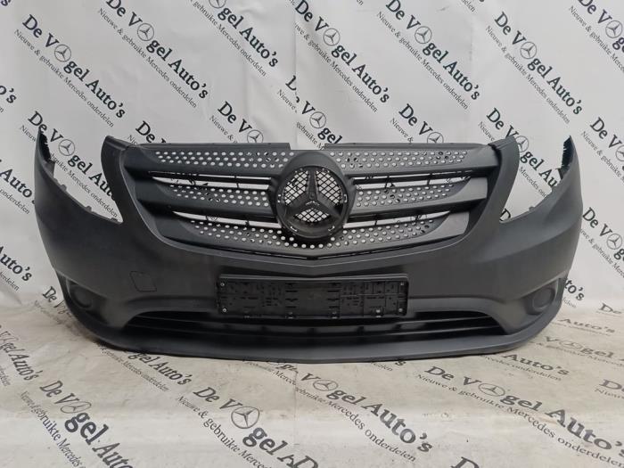Voorbumper van een Mercedes Vito (9051), Auto-onderdelen, Carrosserie, Bumper, Mercedes-Benz, Gebruikt, 3 maanden garantie, Ophalen of Verzenden