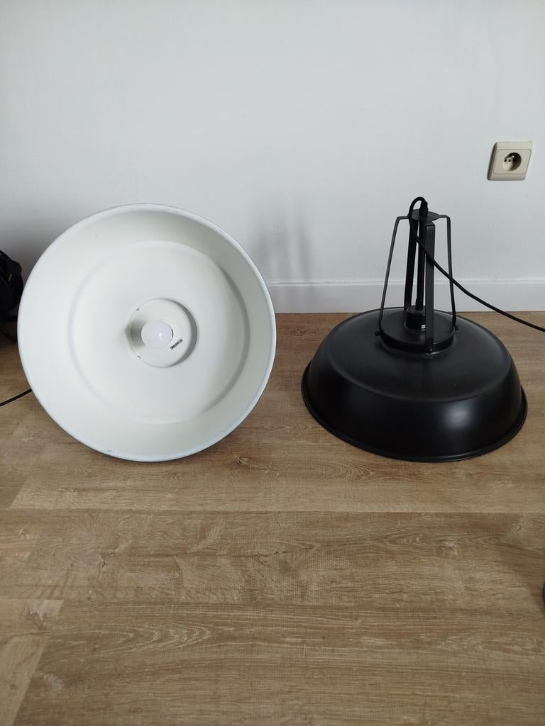 Stal lampen, Enlèvement