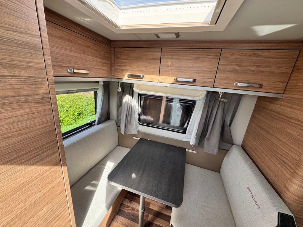 Déménageur et auvent Weisnberg CaraOne 420 QD 2023, Poêle, 6 à 7 mètres, Entreprise, Lit transversal