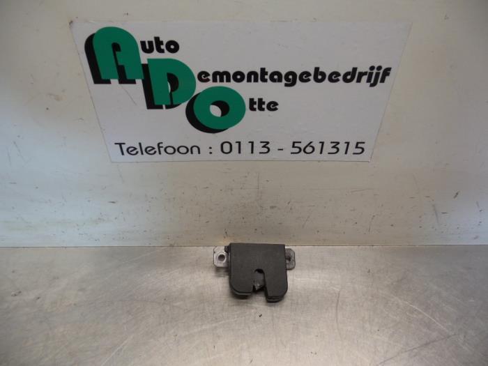 Slotmechaniek Achterklep van een Volkswagen Passat (Passat 9, Auto-onderdelen, Carrosserie, Volkswagen, Gebruikt, 3 maanden garantie