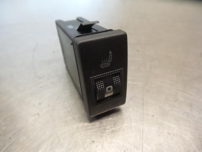 Commutateur chauffage siège d'un Audi A8 (A8 94-), Autos : Pièces & Accessoires, Habitacle & Garnissage, Audi, Utilisé, Enlèvement ou Envoi