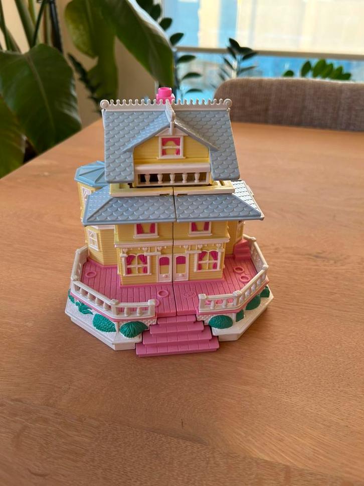 Vintage Polly Pocket Clubhouse Pollyville (1995), Enfants & Bébés, Jouets | Maisons de poupées, Utilisé, Enlèvement ou Envoi