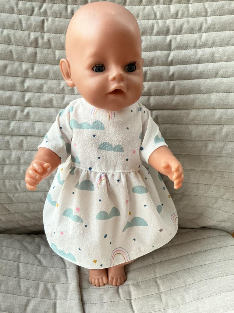 88. Babyborn: Nieuw jurkje met wolkjes en regenbogen, Ophalen of Verzenden, Nieuw, Babypop