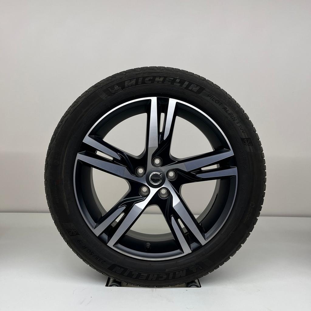 Volvo XC40 - 19 inch - winterbanden, Auto-onderdelen, 19 inch, Gebruikt, Banden en Velgen, 235 mm