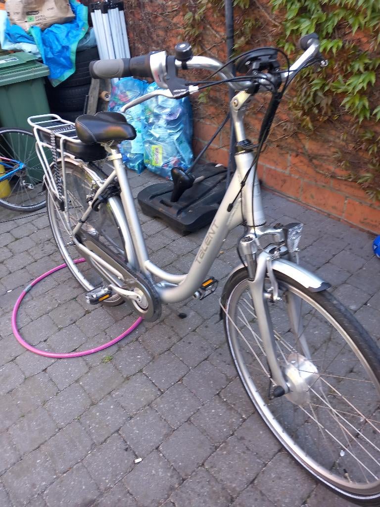 Elektrische fiets, Fietsen en Brommers, Ophalen, Zo goed als nieuw