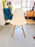 Vitra Eames stoelen wit, houten onderstel, Huis en Inrichting, Gebruikt, Wit, Ophalen, Hout