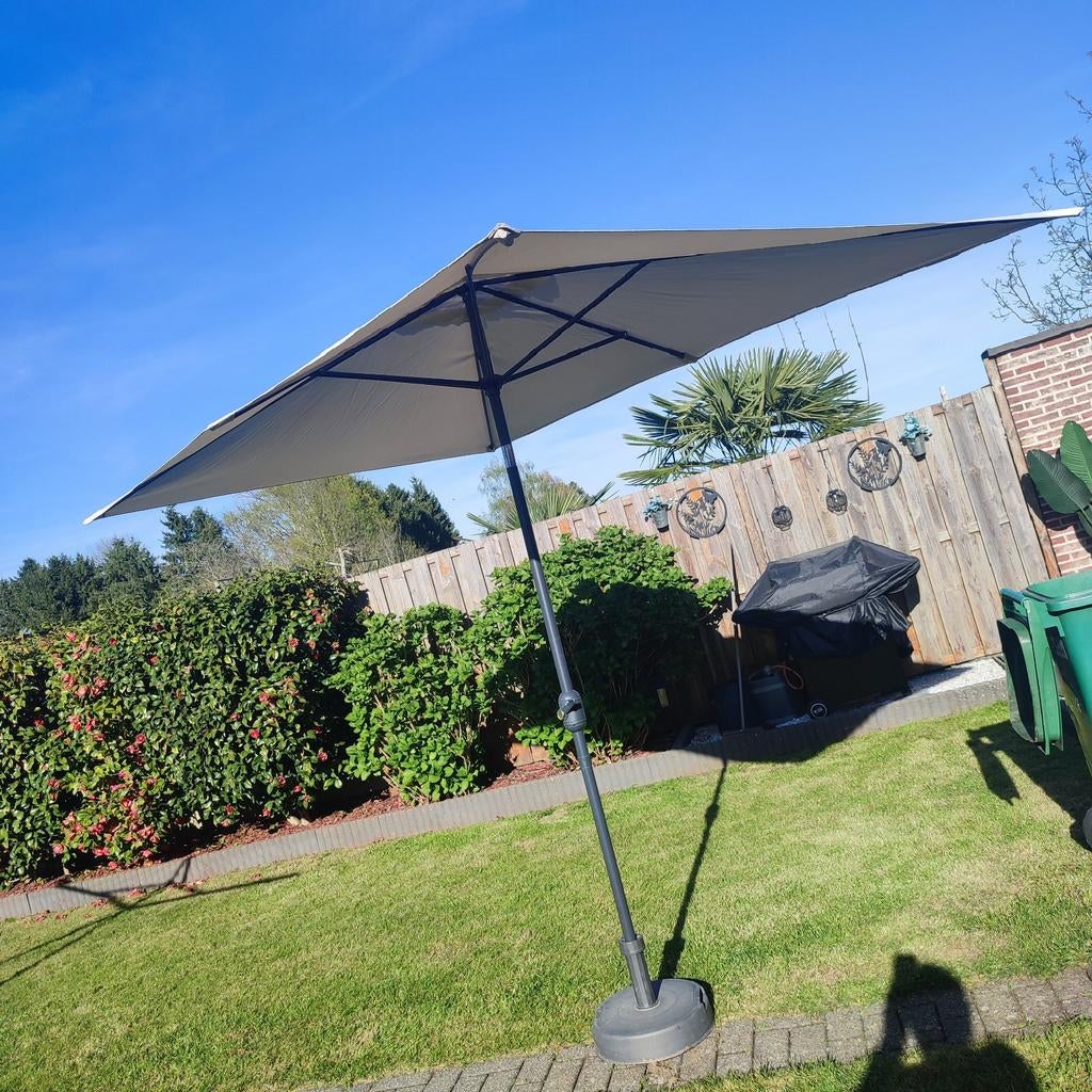 Parasol 2x3 taupe met voet 20kg en hoes, Tuin en Terras, Parasols, Ophalen, Zo goed als nieuw, 2 tot 3 meter, Stokparasol