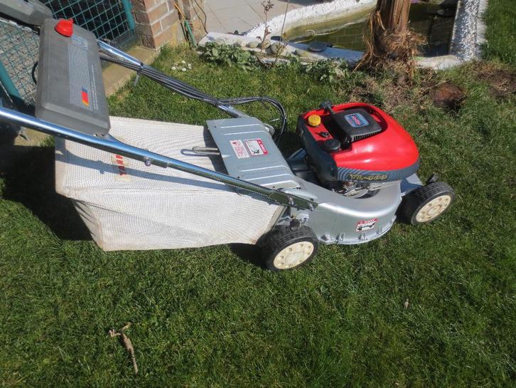 zelfrijdende grasmaaier elektrische start, Tuin en Terras, Grasmaaiers, Zo goed als nieuw, Benzine-grasmaaier, 40 t/m 49 cm, Cirkelmaaier