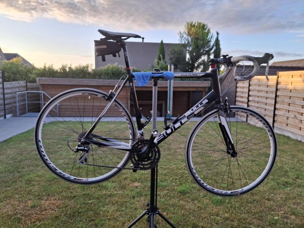 Vélo de course Bulls Vulture 1 – taille 59 + accessoires, Vélos & Vélomoteurs, Autres marques, 57 à 61 cm, Enlèvement, Utilisé