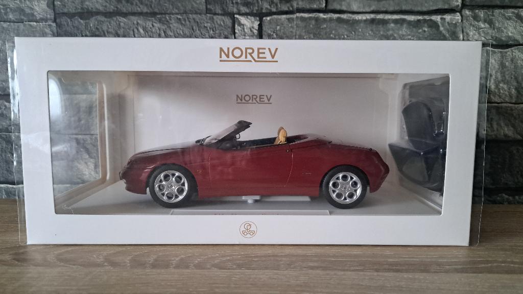 Alfa romeo spider 1/18ème, Neuf, Enlèvement ou Envoi, Voiture, Norev