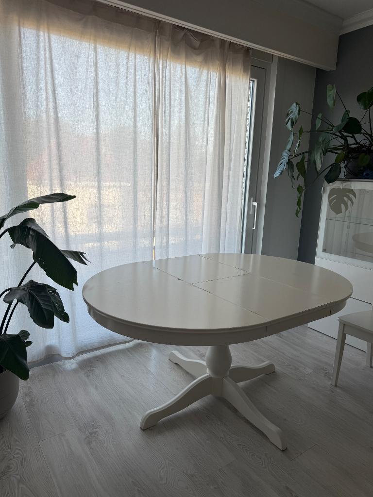 Table ronde extensible blanche – IKEA + chaises offertes, Enlèvement, Utilisé, Rond