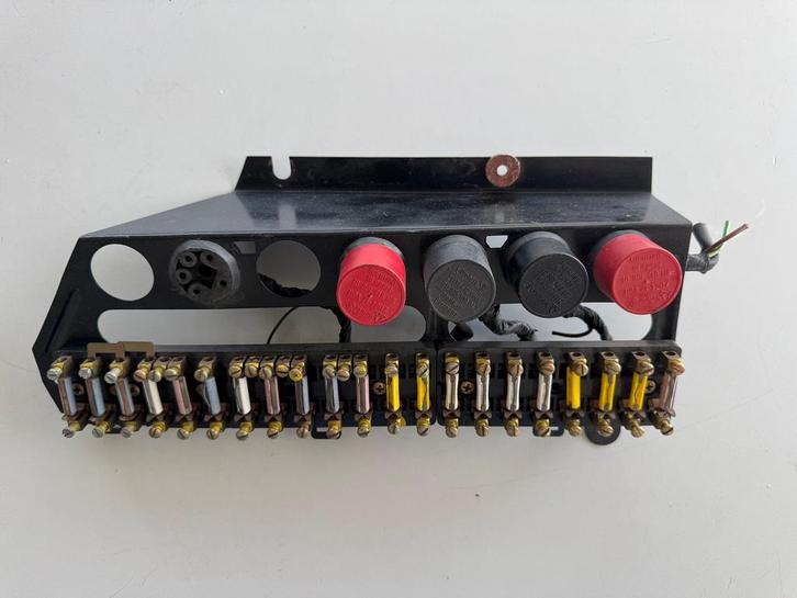 Porsche 911.612.086.02 zekeringhouder 911 G-model, Autos : Pièces & Accessoires, Électronique & Câbles, Utilisé, Enlèvement ou Envoi