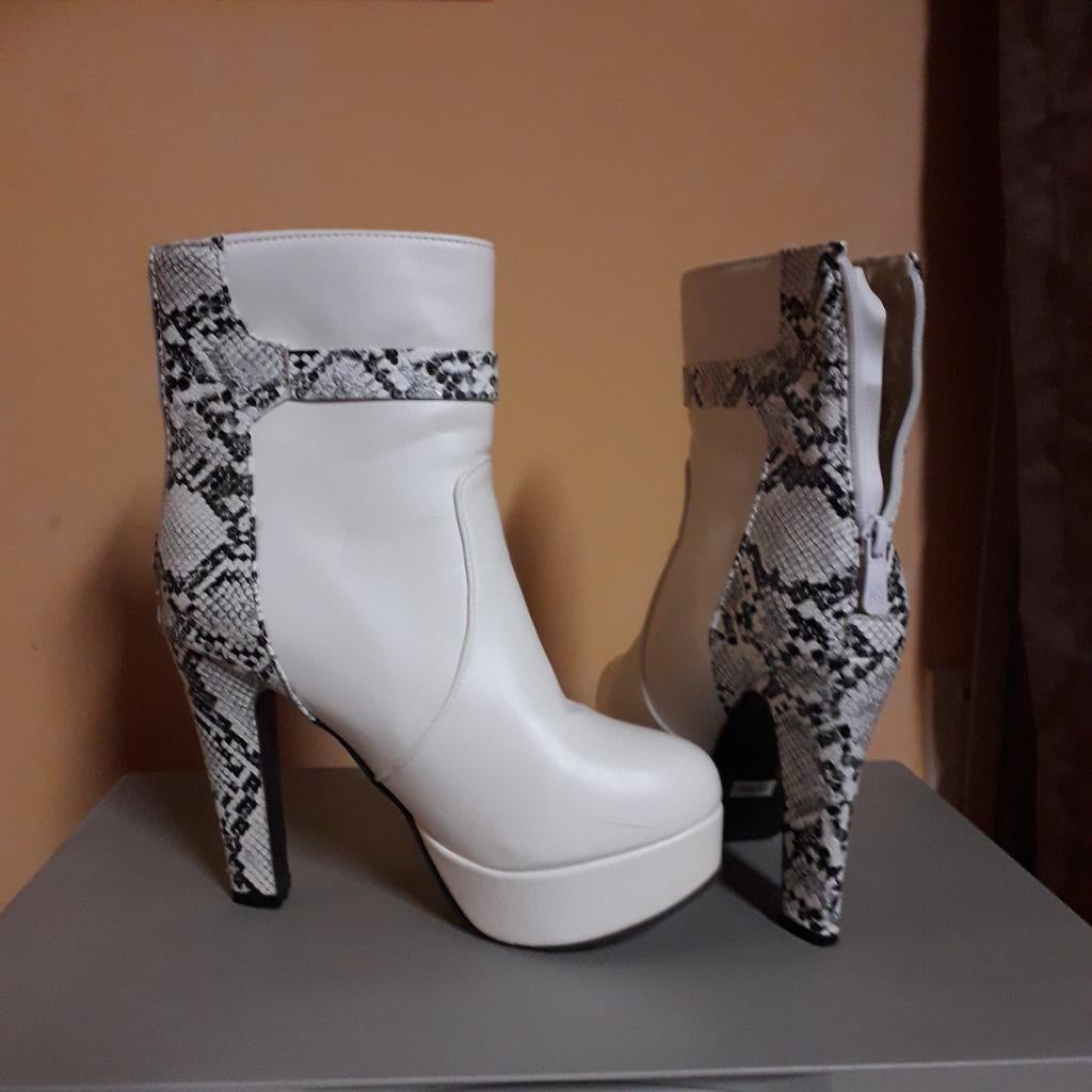 enkellaarzen, Verzenden, Wit, Lage of Enkellaarzen, Nieuw