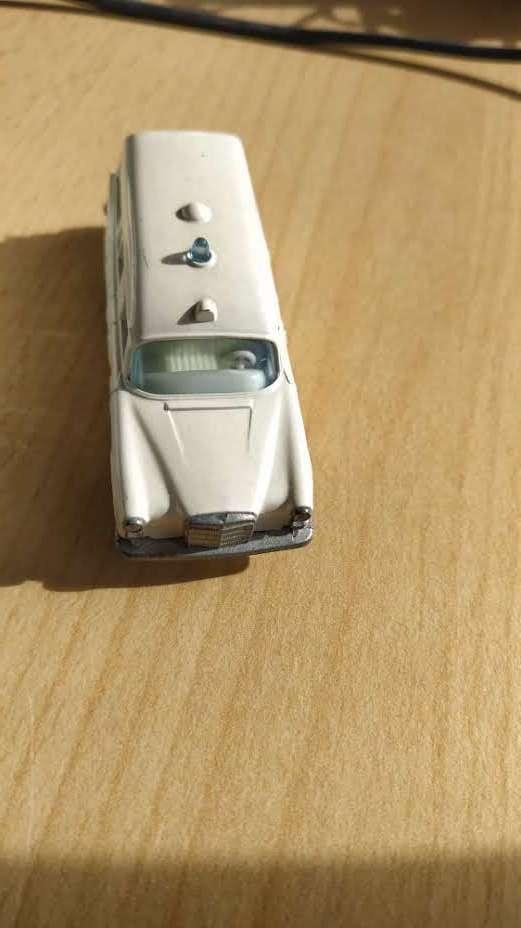 MATCHBOX MERCEDES AMBULANCE No. 3, 1:87, Hobby en Vrije tijd, Modelauto's | 1:87, Zo goed als nieuw, Auto, Matchbox, Ophalen of Verzenden