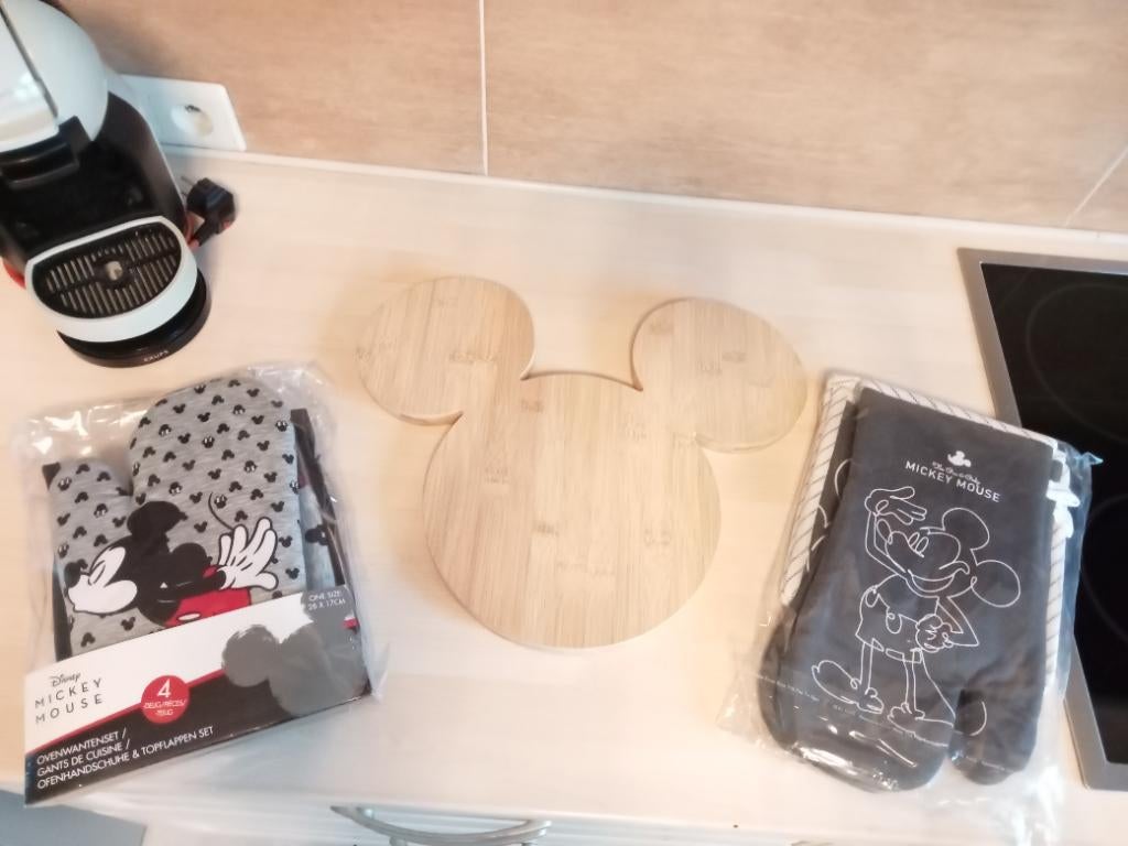 Planche en bois Mickey + maniques, Comme neuf, Enlèvement, Autres types, Autres matériaux