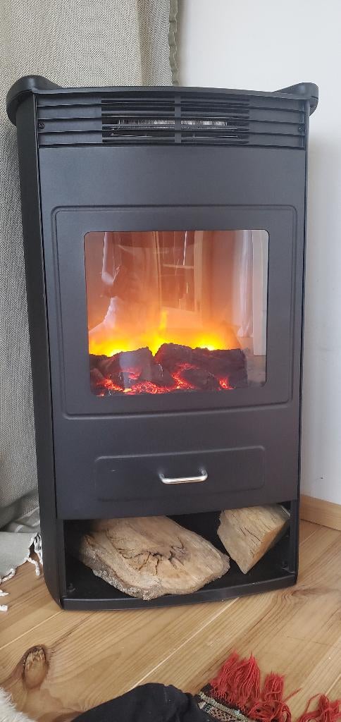 Poêle électrique décoratif Klarstein avec Télécommande, Bricolage & Construction, Chauffage & Radiateurs, Utilisé, Poêle, 800 watts ou plus