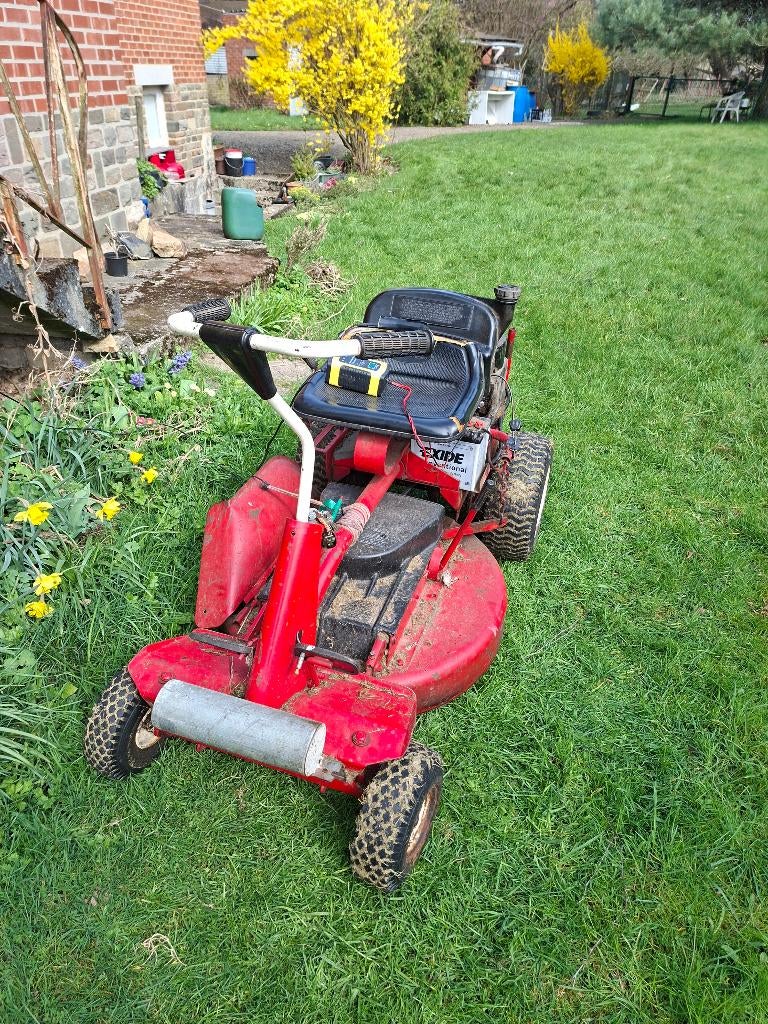 Tracteur tondeuse Snapper 10CV à réparer ou pour pièces, Jardin & Terrasse, Tondeuses autoportées, Utilisé, Moins de 90 cm, Enlèvement