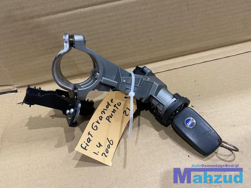 FIAT GRANDE EVO PUNTO Contactslot met sleutel 2005-2012, Gebruikt, Stellantis Europe S.p.A., Info@stellantis.com, Corso Giovanni Agnelli 200
10135  Turin, IT