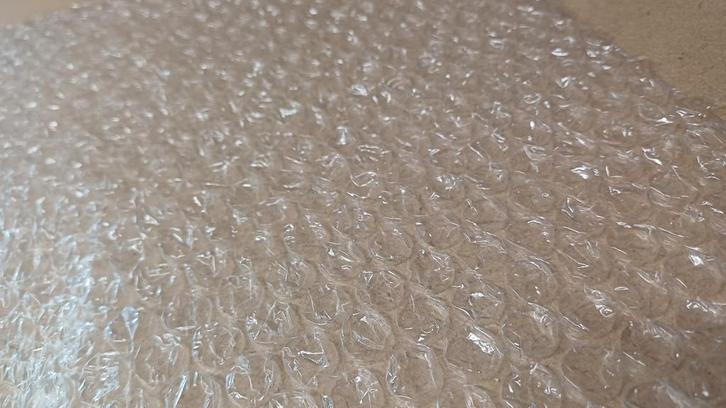 Gezocht regio brugge bubbelfolie en luchtkussens verpakking, Huis en Inrichting, Stoffering | Vloerbedekking, Zo goed als nieuw