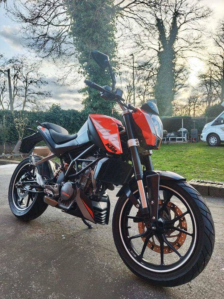 KTM Duke 125cc - 9 000 km - 2015, Motoren, Motoren | Husqvarna, Particulier, Ophalen