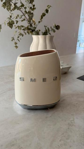 Messenblok SMEG beige beschikbaar voor biedingen
