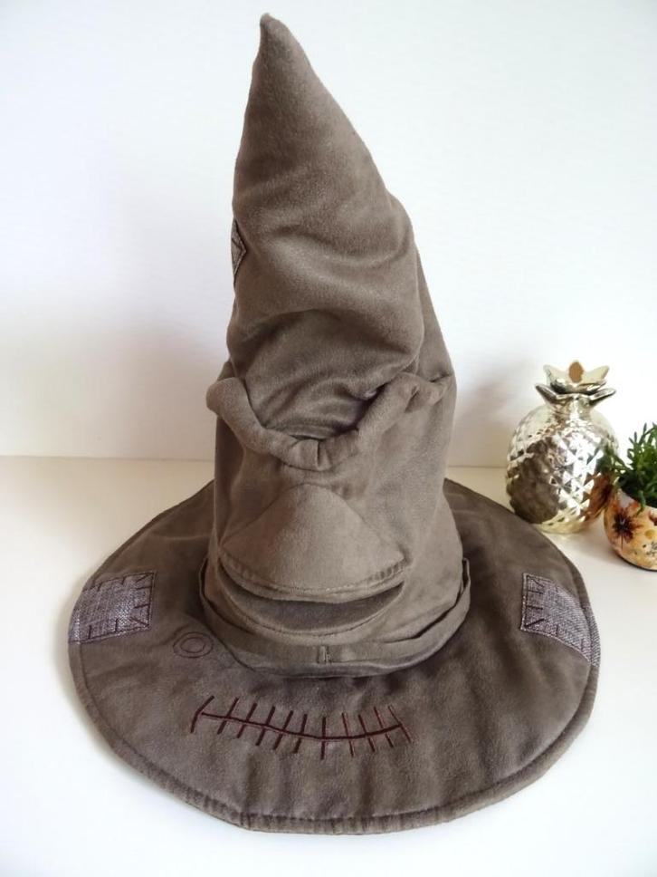 Harry Potter pratende sorteerhoed Nederlands en Frans, Verzamelen, Harry Potter, Zo goed als nieuw, Overige typen, Ophalen of Verzenden