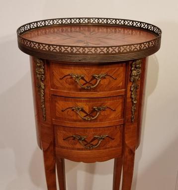 Kastje met 3 schuifjes in Marquetterie. beschikbaar voor biedingen