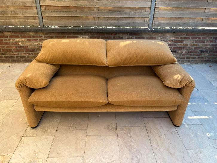 Cassina Maralunga 2 seat sofa Vico Magistretti reupholstered, Huis en Inrichting, Zetels | Zetels, Gebruikt, Tweepersoons, 150 tot 200 cm