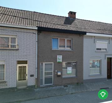Instapklare woning met drie slaapkamers, tuin met uitweg, zo beschikbaar voor biedingen