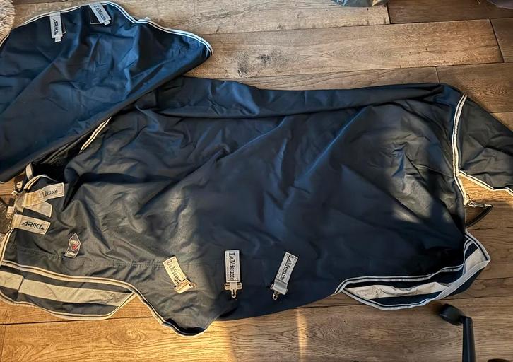 Tapis LeMieux Arika Turnout 0g taille 6.6 avec col, Animaux & Accessoires, Chevaux & Poneys | Couvertures & Couvre-reins, Comme neuf