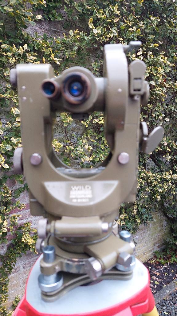 Théodolite Wild NT1, Antiquités & Art, Antiquités | Outils & Instruments, Enlèvement