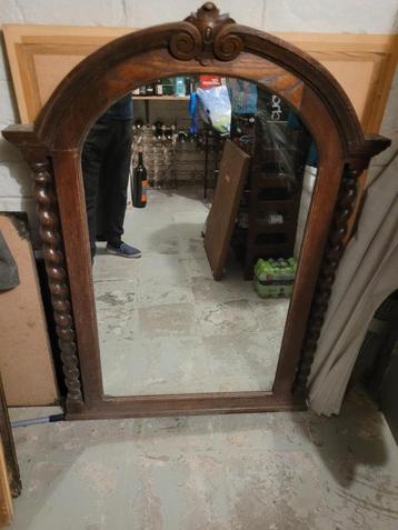 Miroir chene avec balustre torsadé  disponible aux enchères