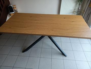 Eetkamertafel  beschikbaar voor biedingen