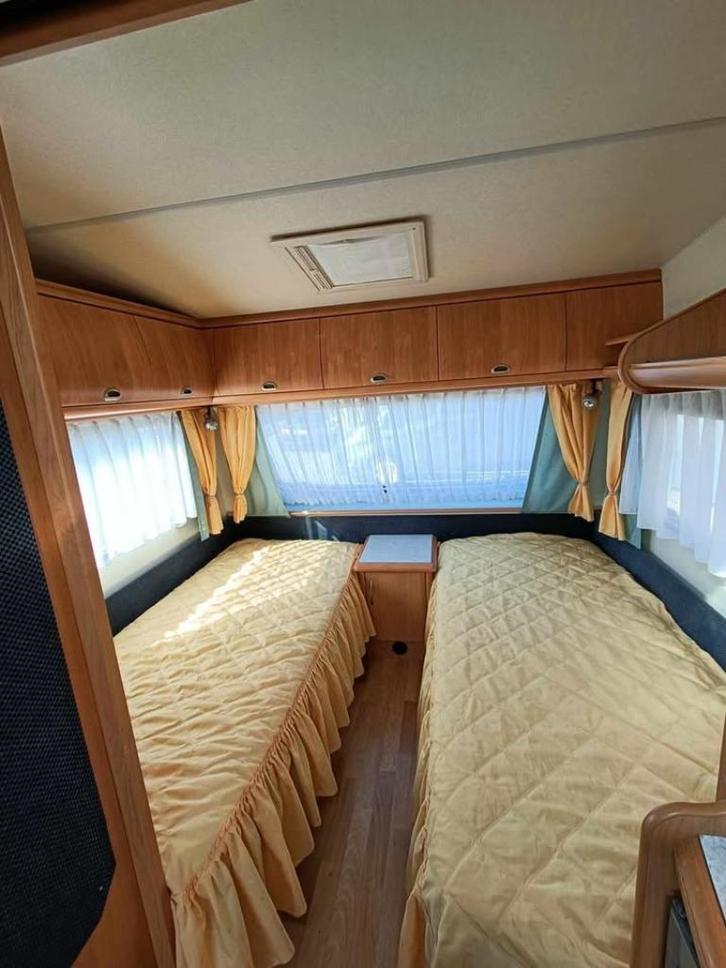 originele bedden voor een caravan hobby 495 excellent, Caravans en Kamperen, Caravans, Particulier, tot en met 2, Hobby, 2 aparte bedden