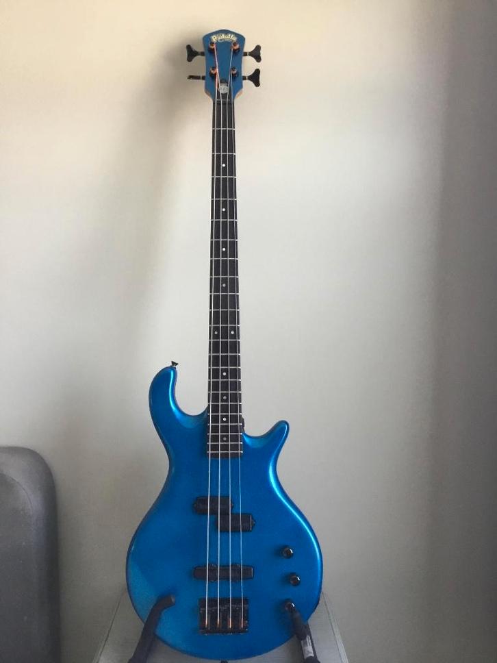 Pedulla Bass SII uit 1989 slechts 3,95 kg, Muziek en Instrumenten, Snaarinstrumenten | Gitaren | Bas, Gebruikt, Ophalen