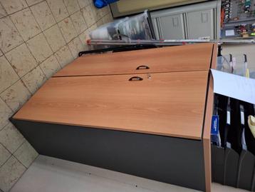 Compleet bureau met kasten beschikbaar voor biedingen