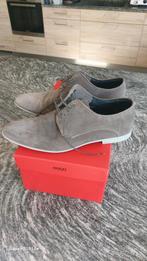 Chaussure en daim hugo boss en super état pointure 40/41, Enlèvement ou Envoi, Autres couleurs, Comme neuf, Hugo Boss