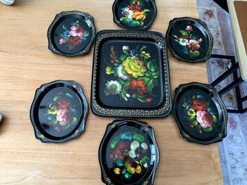 Vintage bloemen Russische emaille dienbladen, Huis en Inrichting, Woonaccessoires | Dienbladen, Zo goed als nieuw, Metaal, Rond