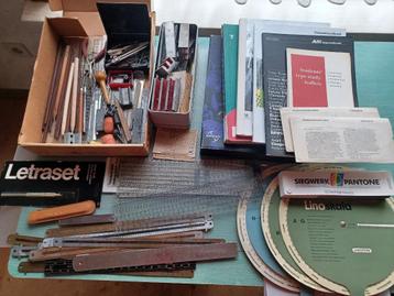 Pakket klein drukkersmateriaal in gebruikte staat beschikbaar voor biedingen