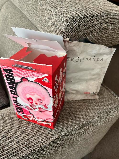 Pop mart skullpanda  nieuw en authentiek, Verzamelen, Poppetjes en Figuurtjes, Nieuw, Ophalen