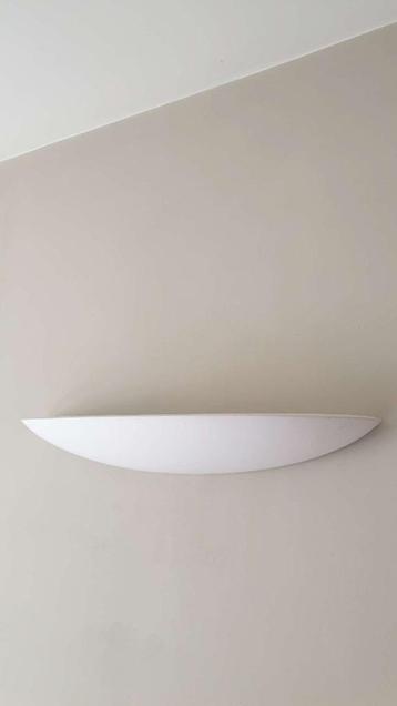 Schelpvormige wandlamp met halogeen B 75cm, D 20cm, H 10cm beschikbaar voor biedingen
