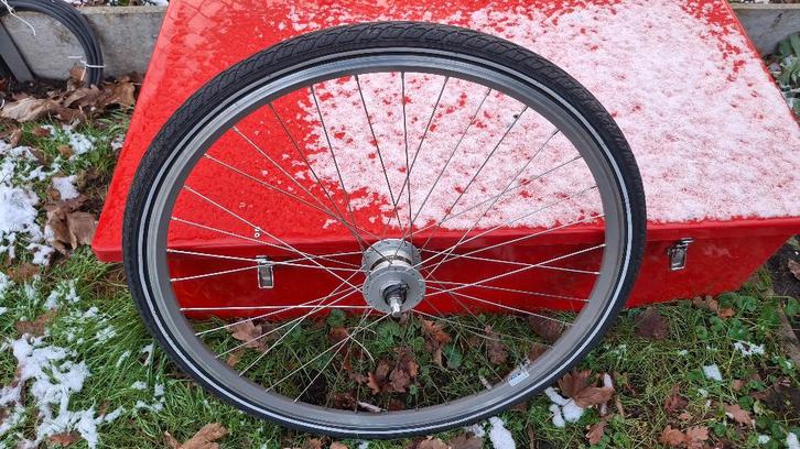 28” fiets voorwiel naafdynamo 3 watt (ipv 2,4) in NIEUWSTAAT, Vélos & Vélomoteurs, Vélos Pièces, Comme neuf, Enlèvement