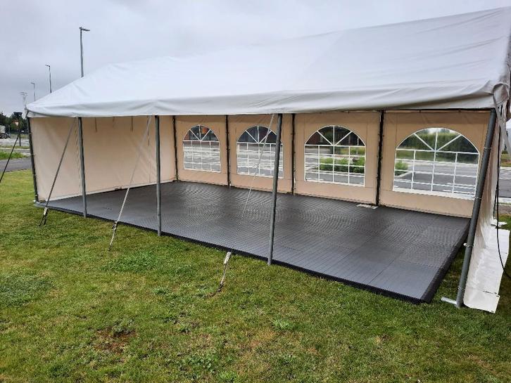 louer un plancher de tente, Hobby & Loisirs créatifs, Articles de fête | Location, Comme neuf, Enlèvement ou Envoi