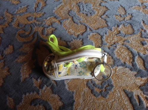 Sleutelhanger van Baby schoentje met zip sluiting, Verzamelen, Sleutelhangers, Zo goed als nieuw, Overige typen, Ophalen of Verzenden
