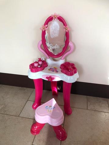 Barbie make-up tafeltje met kruk en accessoires  beschikbaar voor biedingen