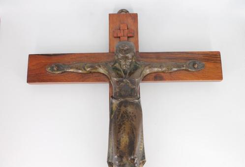 Bronzen Christus op eiken kruisbeeld, Antiek en Kunst, Antiek | Religieuze voorwerpen, Ophalen of Verzenden