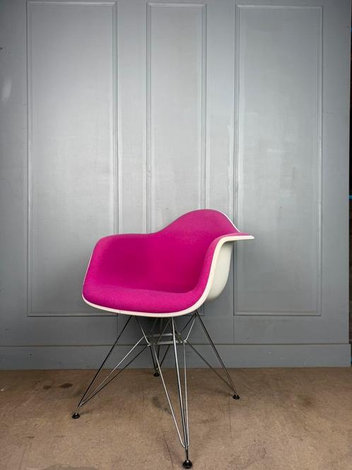 2 Vitra Eames DAR design stoelen half gestoffeerd, Huis en Inrichting, Stoelen, Zo goed als nieuw, Vijf, Zes of meer stoelen, Kunststof